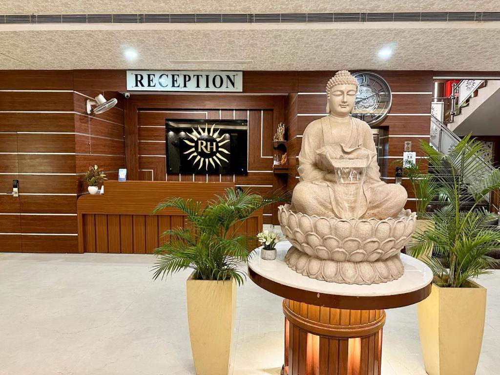 Royal Heritage Hotel & Resort Ayodhya 外观 照片