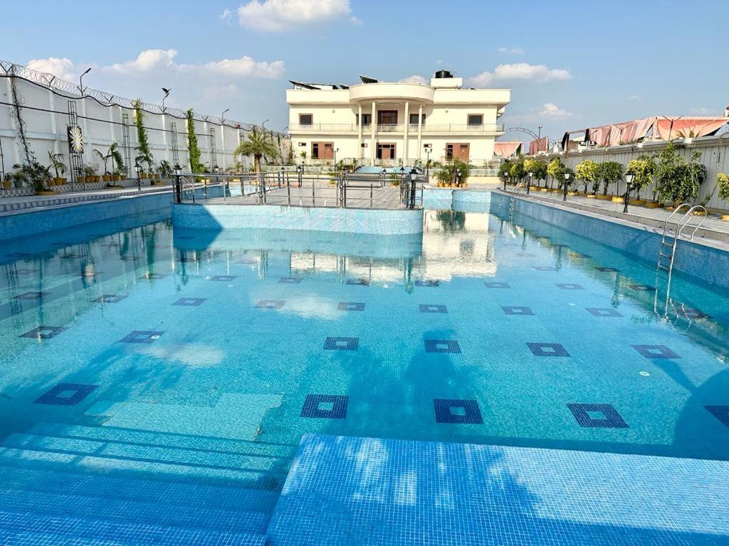Royal Heritage Hotel & Resort Ayodhya 外观 照片