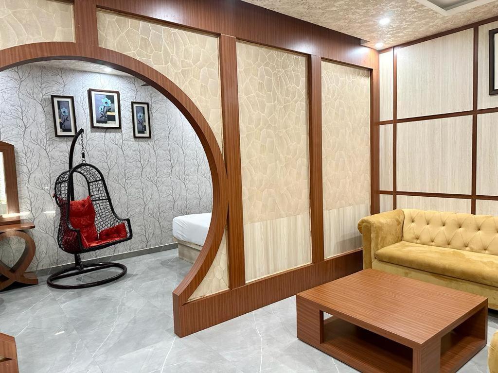 Royal Heritage Hotel & Resort Ayodhya 外观 照片