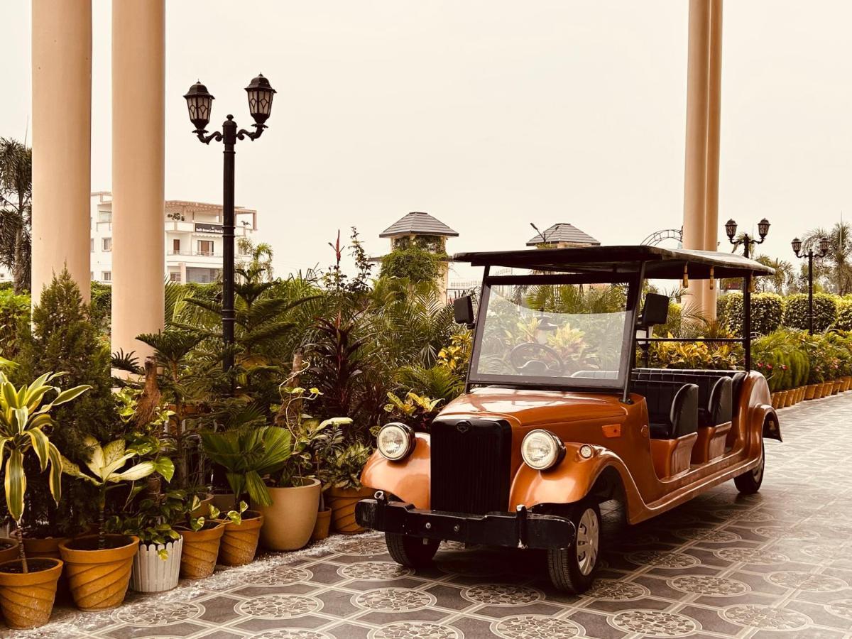 Royal Heritage Hotel & Resort Ayodhya 外观 照片