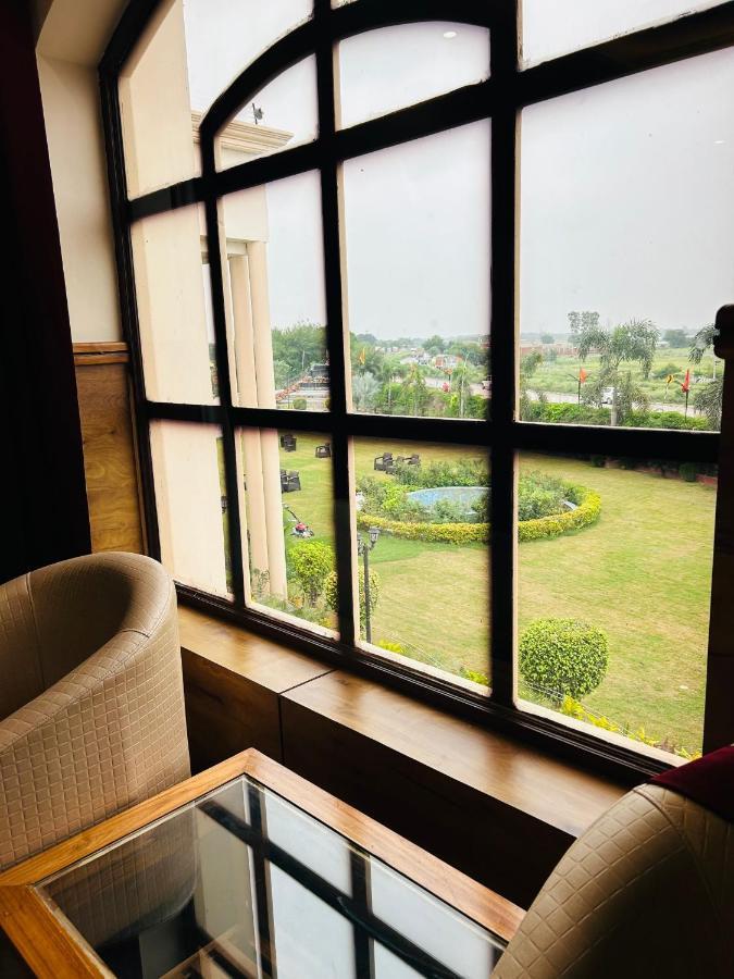 Royal Heritage Hotel & Resort Ayodhya 外观 照片
